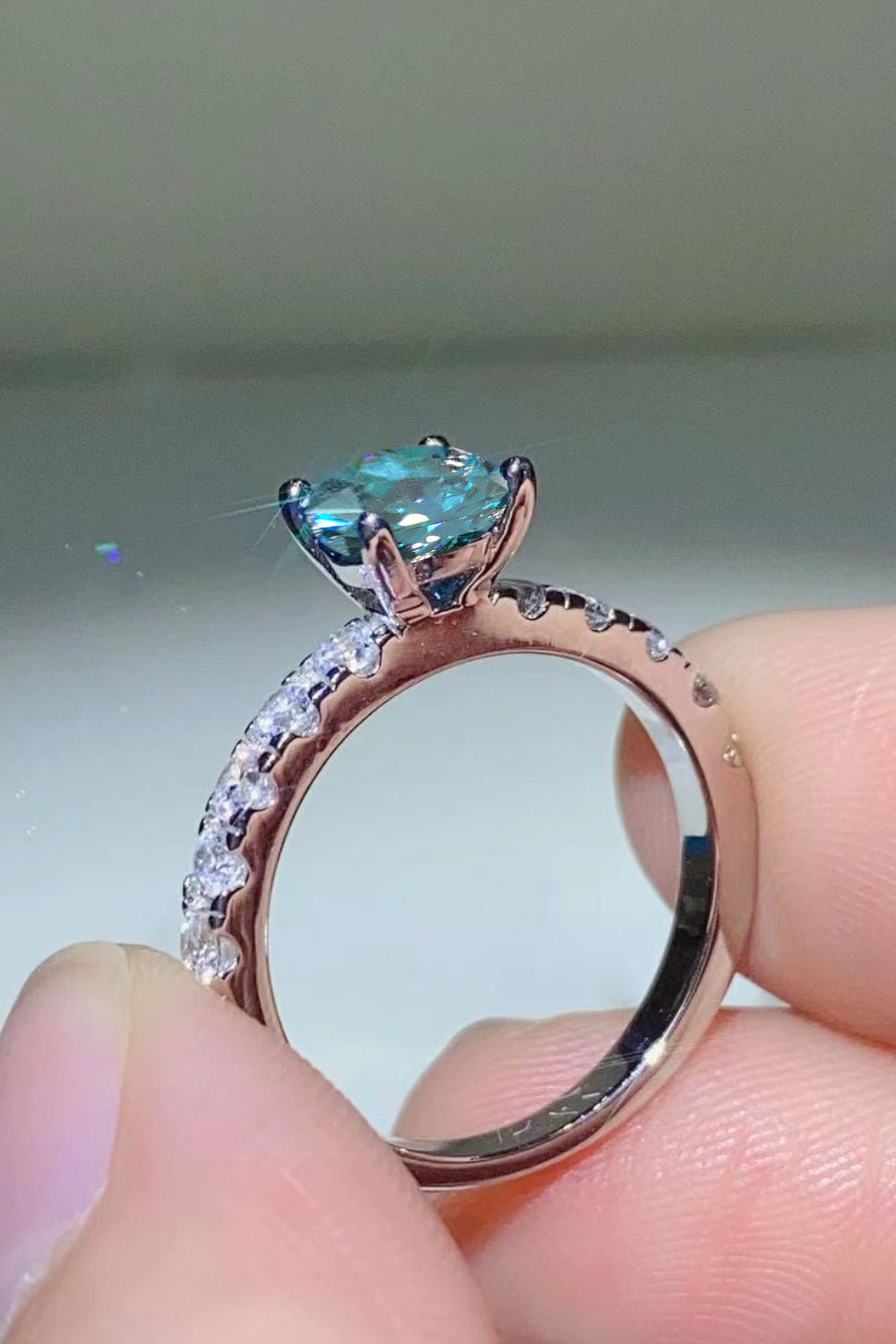 Women Future Style 1 Carat Moissanite Side Stone Ring