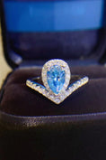 Load image into Gallery viewer, Women 1 Carat Pear Shape Moissanite Heart Ring
