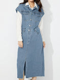 Load image into Gallery viewer, Women Slit Half Button Collared Neck Cap Sleeve Denim Dress