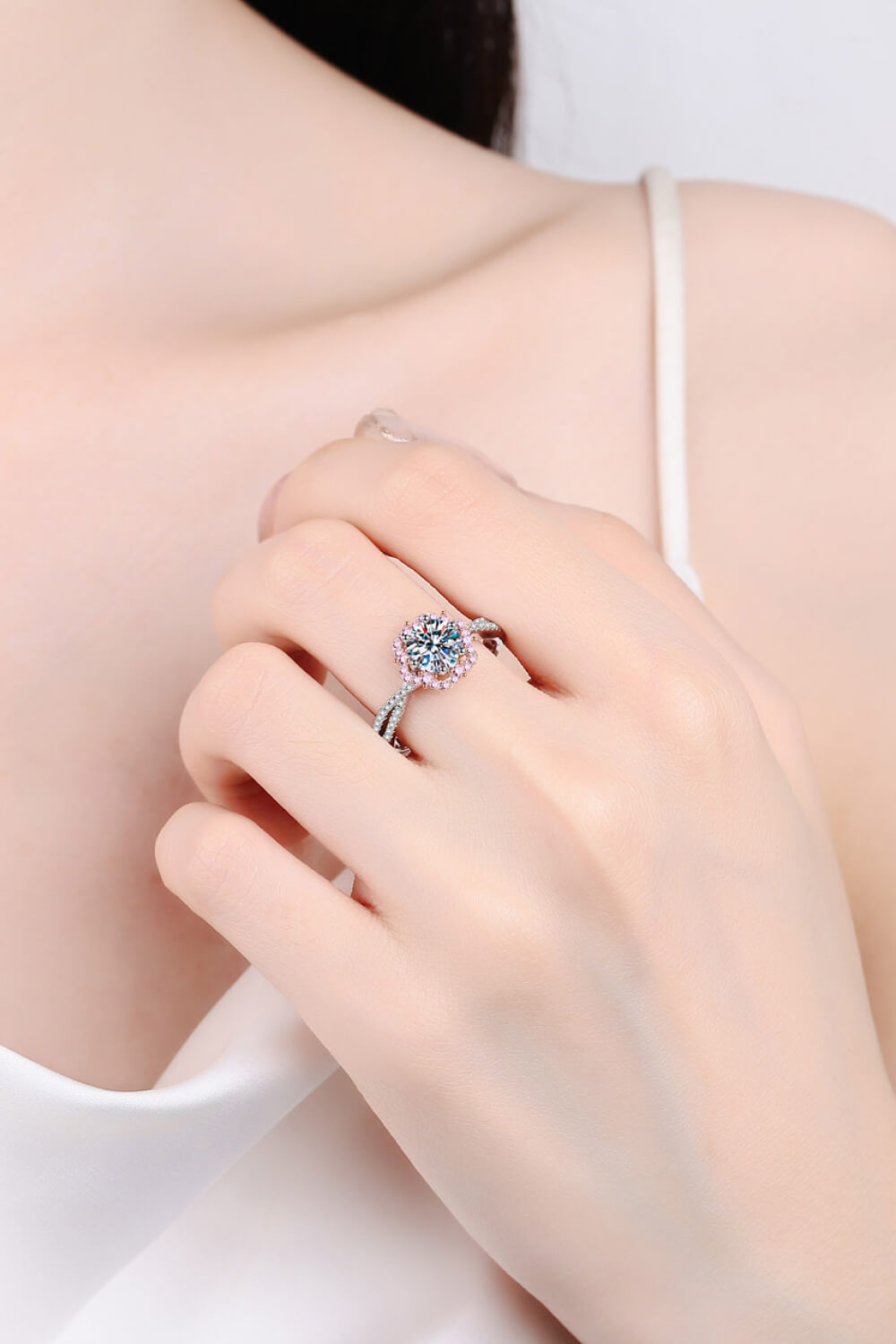 Women 1 Carat Moissanite Flower-Shaped Crisscross Ring